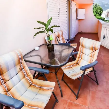 Apartment Relaxing On Coastline Budva