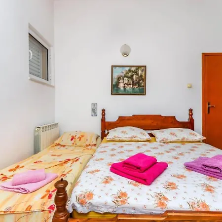 Relaxing On Coastline Apartment Budva